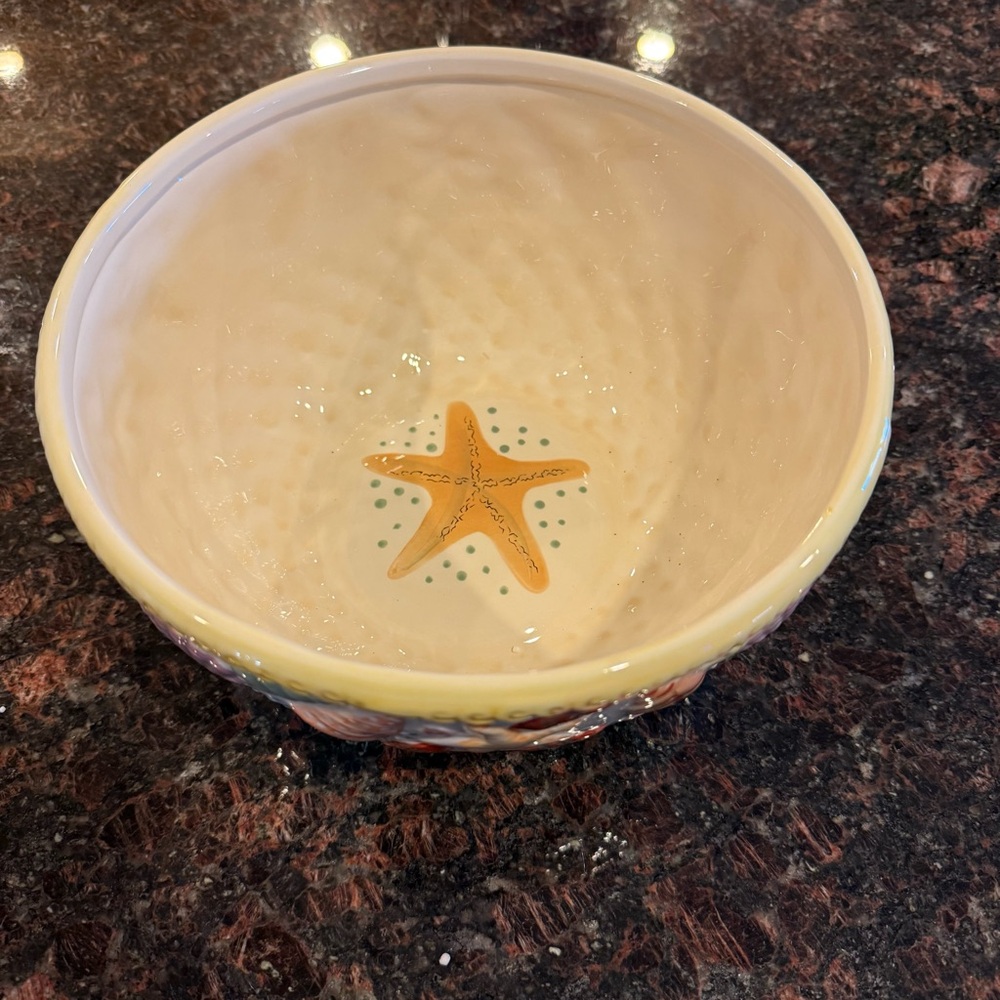 Temp-tations by Tara 3-Qt Serving Bowl – Summer Shells – NEW - Picture 1 of 4
